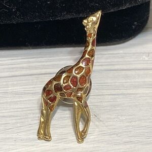 Cute Vintage gold & brown enamel giraffe tie pin brooch